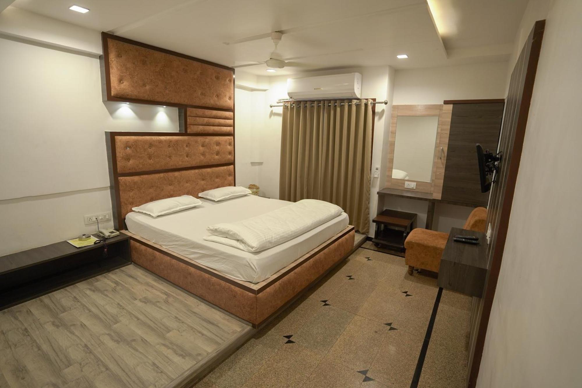 Hotel Shertown Ahmedabad Exterior foto