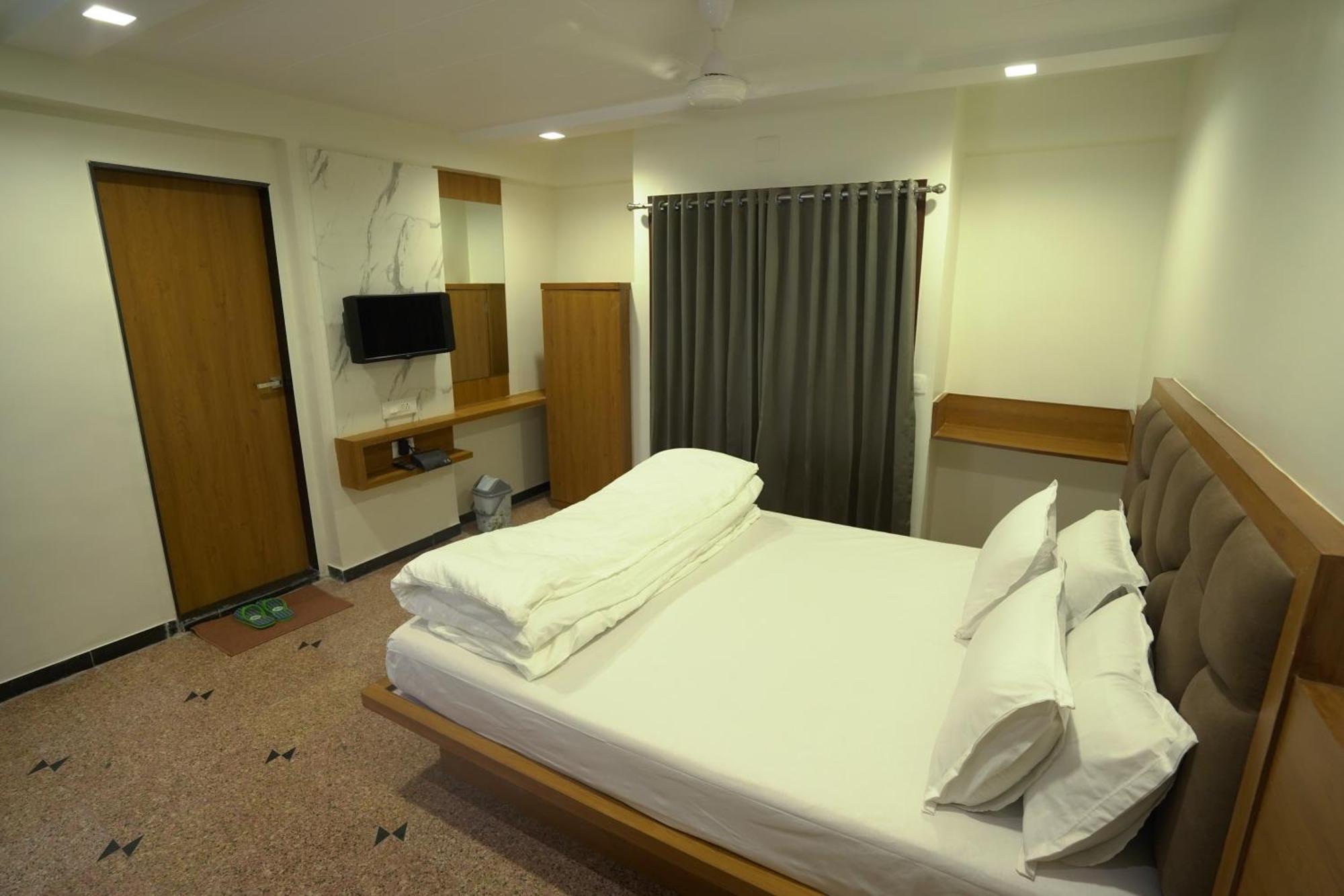 Hotel Shertown Ahmedabad Exterior foto