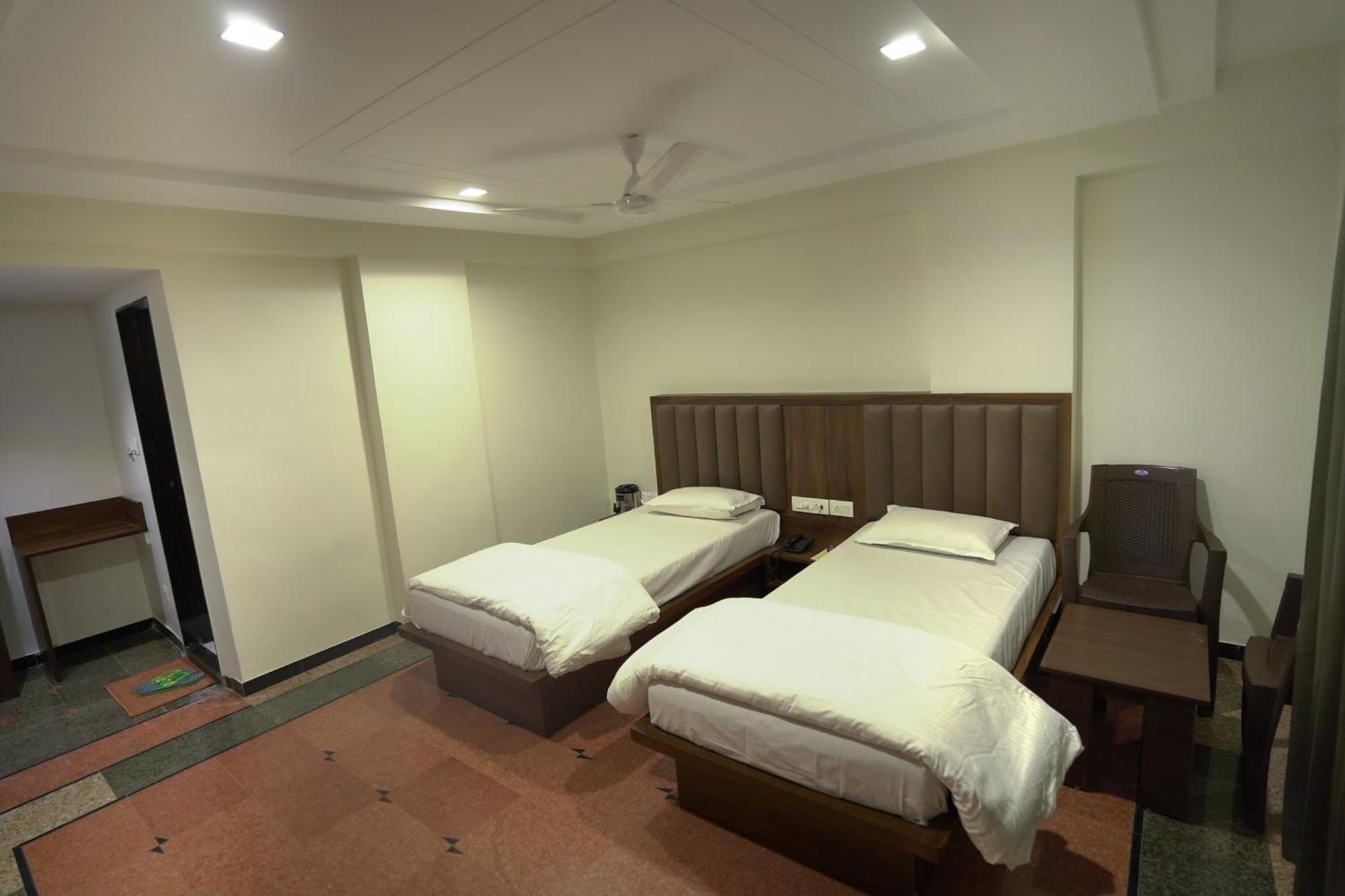 Hotel Shertown Ahmedabad Exterior foto