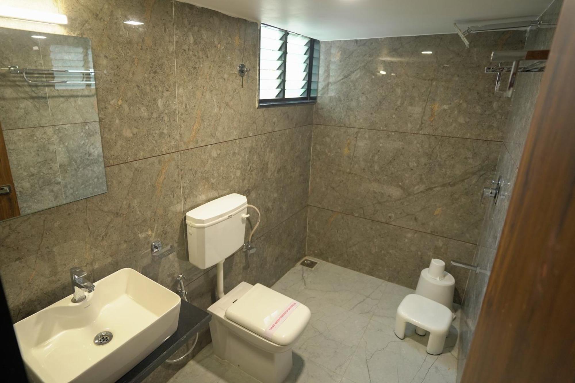 Hotel Shertown Ahmedabad Exterior foto