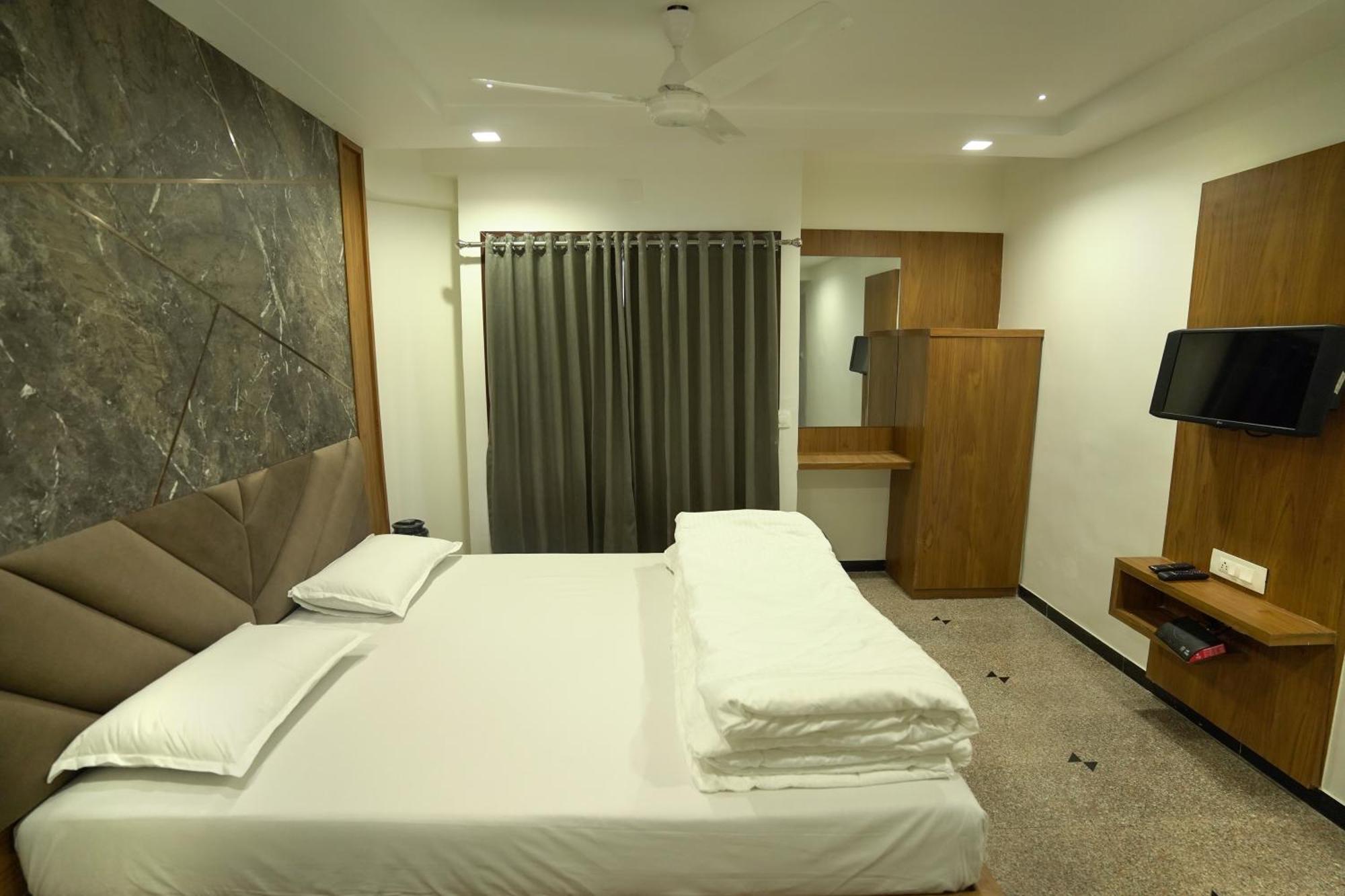 Hotel Shertown Ahmedabad Exterior foto