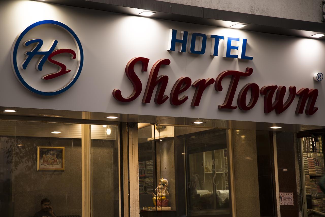 Hotel Shertown Ahmedabad Exterior foto